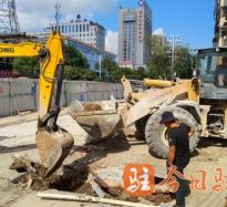 牛逼叉影院高温下的坚守｜道路建设者用汗水铺就畅通路